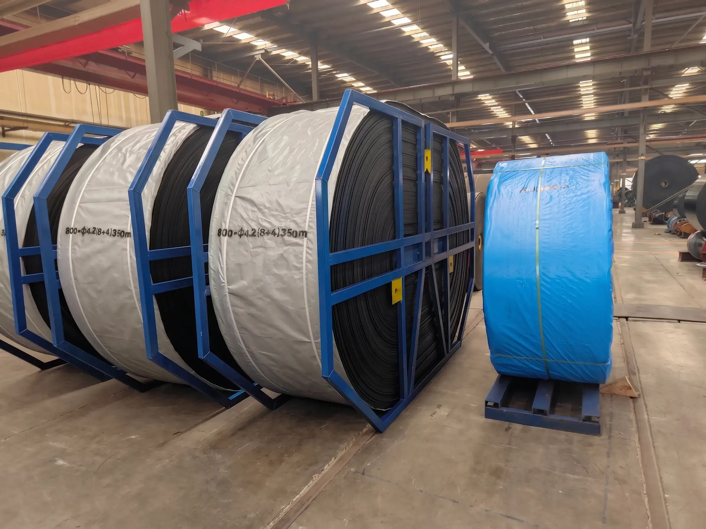 Heavy duty rubber conveyor belt rolls packed on steel reels in factory ready for export shipment